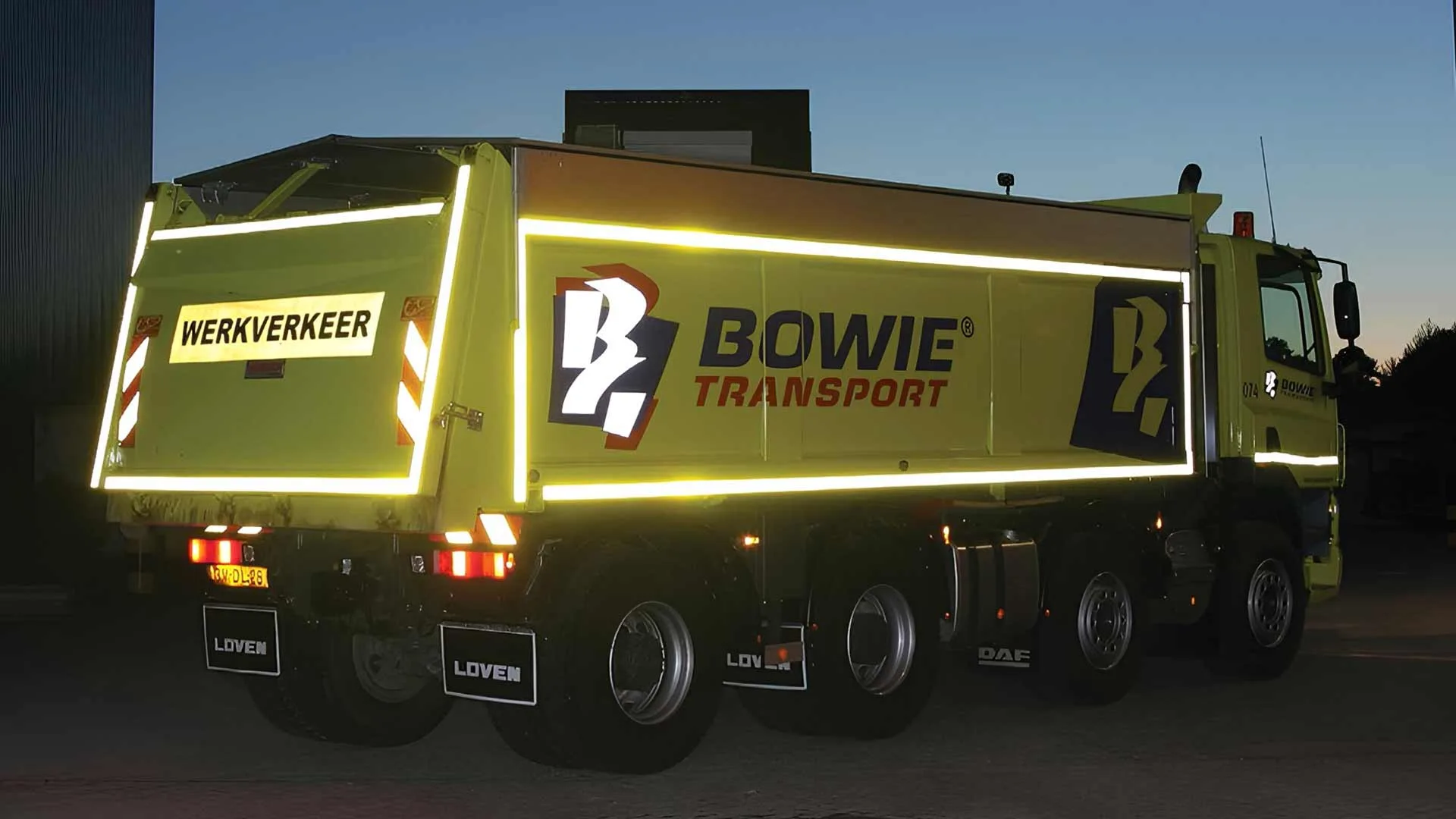 Destaca en la oscuridad con vinilos reflectantes