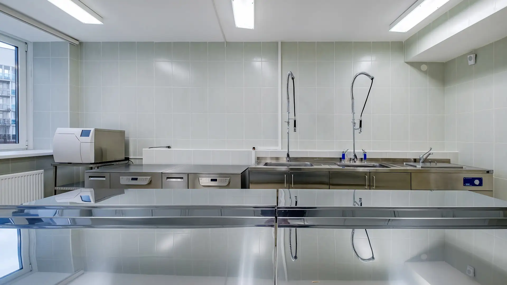 Mobiliario inoxidable para laboratorios