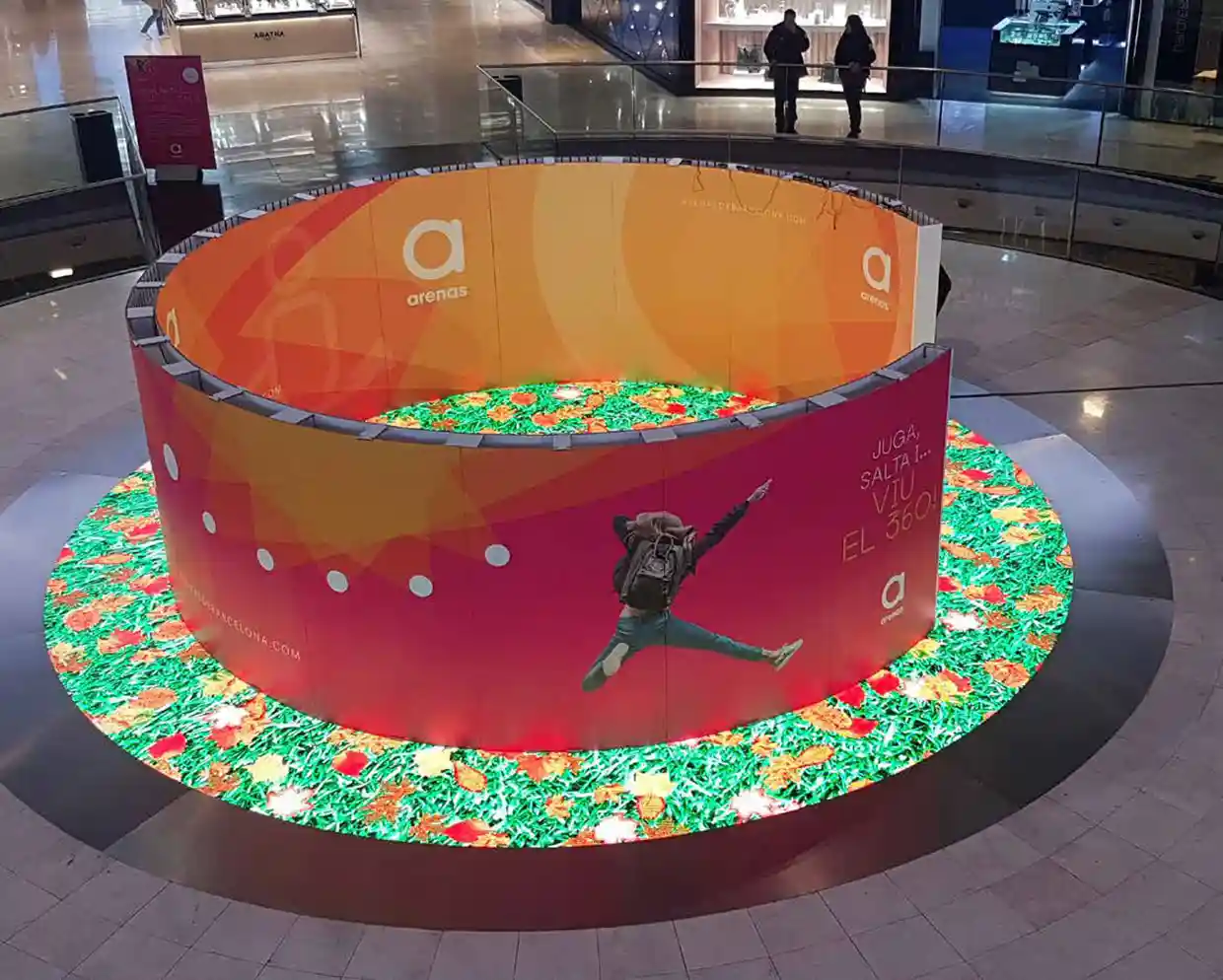 Realizado con ingeniería de cartón