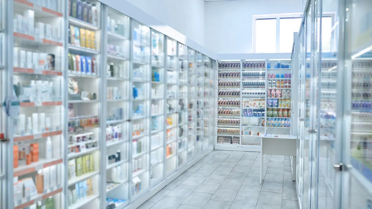 Vitrina de farmacia iluminada con productos de dermoestética y cerradura de seguridad