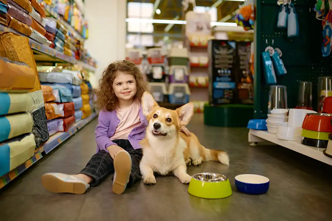 Expositor de cartón personalizado y stoppers de balda para alimentación y accesorios premium en sección de mascotas